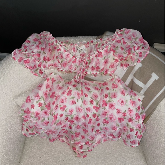 White Pink Floral Off Shoulder Romper - Picture 3 of 13